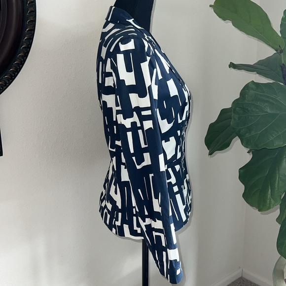 Paperwhite by Anthropologie Woman’s Blue White Geometric Single Breast Blazer 8 - Picture 3 of 13